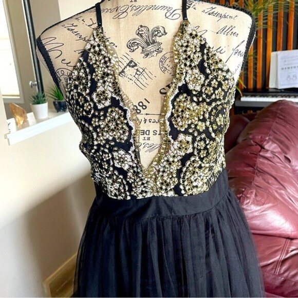 LUXXEL Black with Gold Accent Floral Long Dress Gown Size Medium - Picture 13 of 13